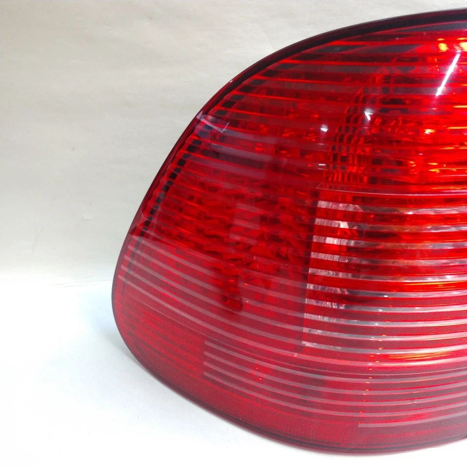 2003-2006 Porsche Cayenne S Left Driver Side Tail Light - Изображение 2 из 4