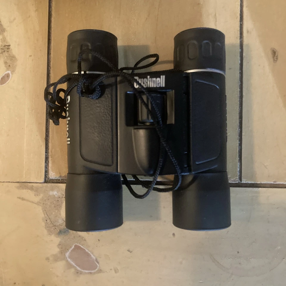 Bushnell Binoculars with Case 10x25 302 ft at 1000 Yards golf football sports  - Image 3 of 4