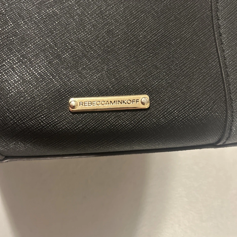 Bolso Bandolera Rebecca Minkoff Mini MAB Cuero Genuino Negro Dorado Herrajes Usado en Excelente Condición Foto 2 de 4