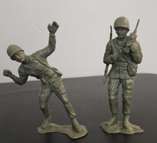Vintage 5" Large Plastic Green U.S. Army Men Soldiers Lot Of 2