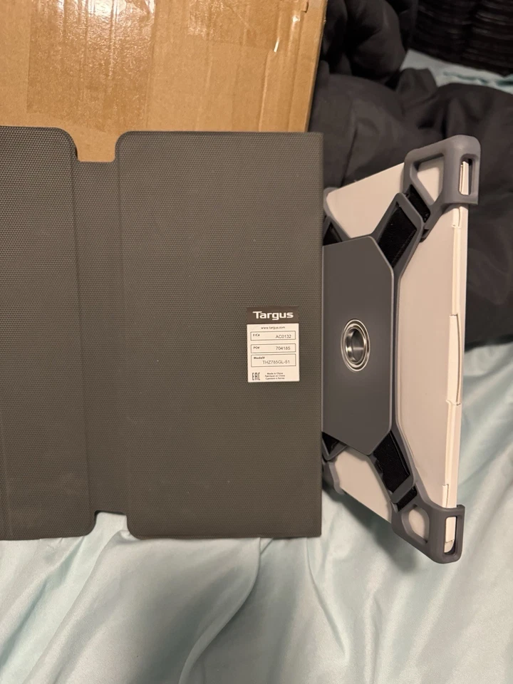 Targus Safe Fit 360 Degree Rotating Universal Tablet Case 7-8.5" Black TH2784GL - Image 4 of 4