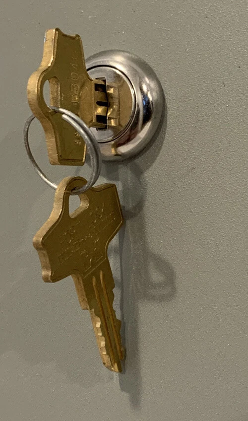 Deluxe Floor Model Lund Key Matttroy