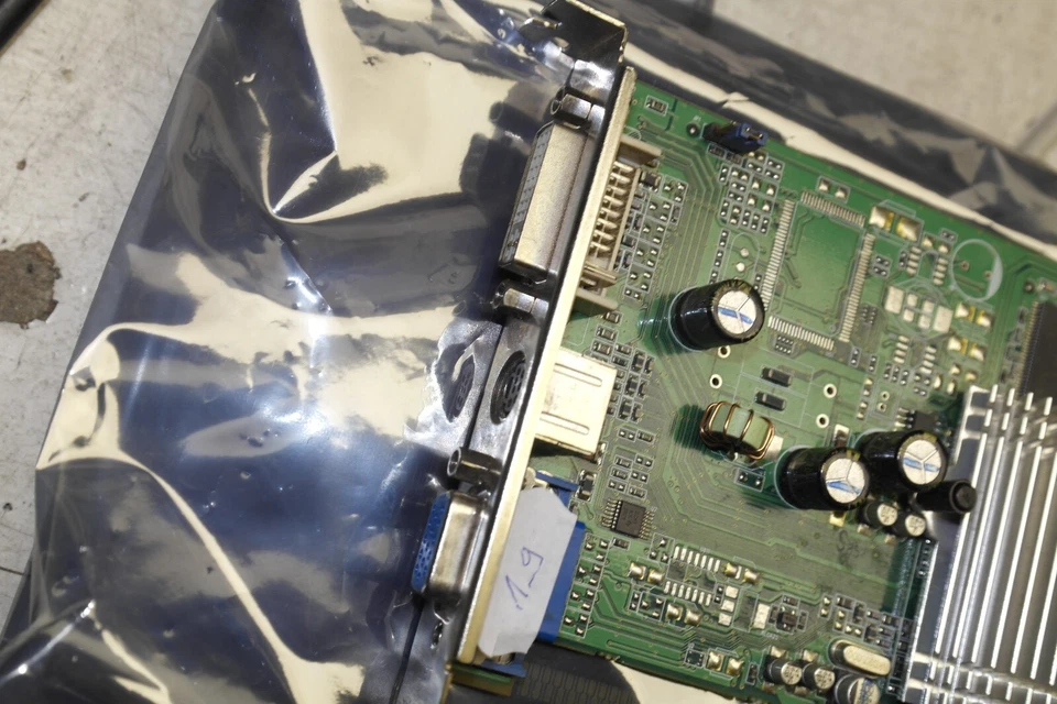 ATI Radeon 9600 256MB DVI S-video VGA  AGP  Power Color passive cooling - Image 4 of 4