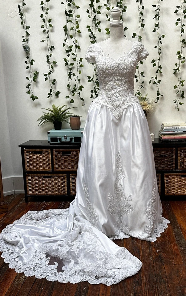 Vestido de novia vintage años 90 satinado con cuentas blanco vestido de baile mangas gorra tren XS Foto 2 de 4