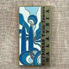 MALAYSIA🇲🇾METAL FRIDGE MAGNET✅PETRONAS TWIN TOWERS ARCHITECTURE BLUE BADGE🎗