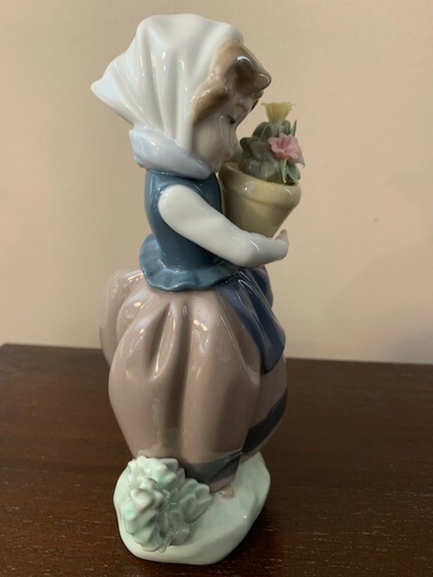 工芸品 LLADRO spring is here Lladro Spring is Here Porcelain Girl Figurine 5223 With