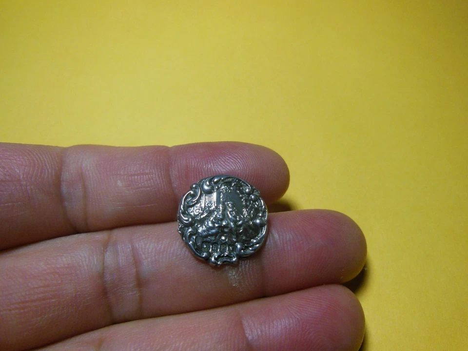 Edwardian solid Silver antique button from 1903 loving couple 16 mm - Image 4 of 4