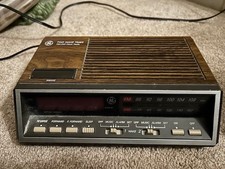  General Electric GE Model 7-4616B Two Wake Times FM/AM Alarm Clock Radio