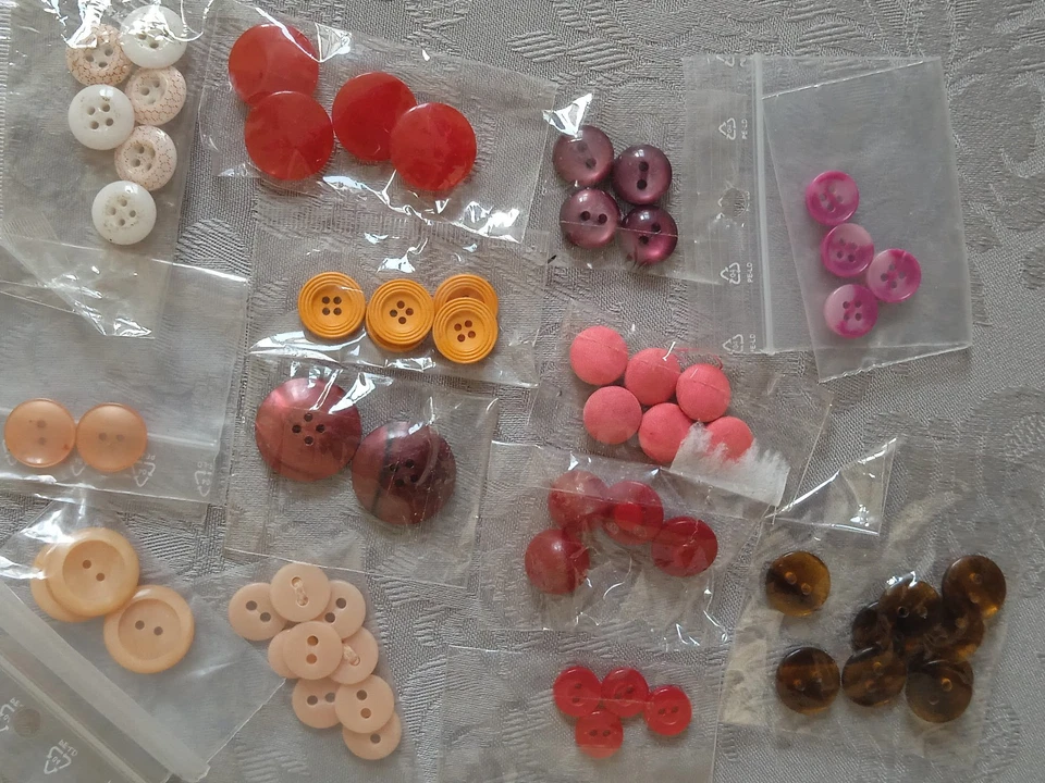 Gros Lot de Boutons - 690 Grammes - Métal Nacre Dorés et autre, Mercerie Couture - Photo 4/4