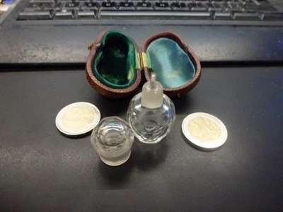 flacon cristal bouché émeri,sel/parfum dans son étui cuir 19ème - Photo 1/4