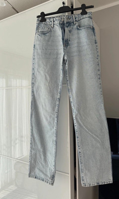 Zara Light Wash Straight Leg Jeans Gr. 36