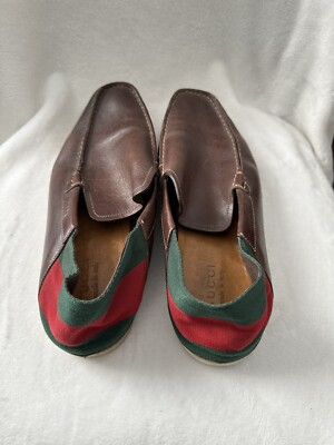 GUCCI BROWN LEATHER SLIP ON LOAFERS WITH GREEN + RED RIBBON 