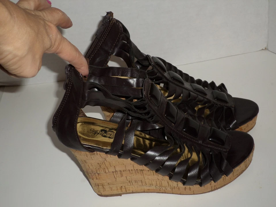 APPLE ДНИЩА ЖЕНЩИН КОРИЧНЕВЫЙ С РЕМЕШКАМИ НА ТАНКЕТКЕ САНДАЛИИ РАЗМЕР 9 ОЧЕНЬ ХОРОШИЙ  - Изображение 2 из 4