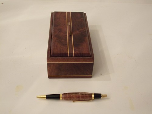Keepsake box handcrafted from Fancy Walnut - Picture 3 of 4
