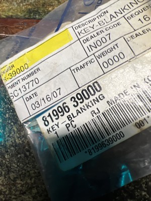 Key Blank Uncut Genuine Hyundai Xg300 Xg350 2000-2005 8199639000 