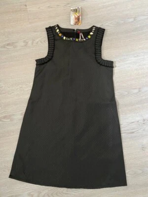 superbe robe avec perles au niveau de l’encolure noir métallique 14 ans Neuve - Photo 1/4