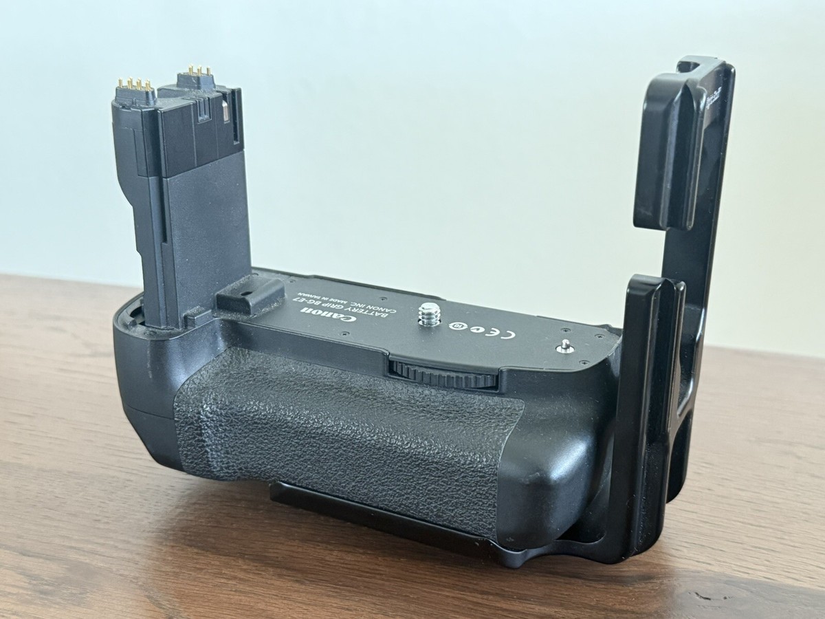 ★外観美品★キヤノン EOS 7D ボディ + BG-E7 グリップ #125k Canon BG-E7 Battery Grip for Canon EOS 7D Review