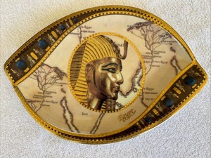 Fathi Mahmoud Egyptian Platter 11 “ x 7 1/2”. Excellent , Beautiful !