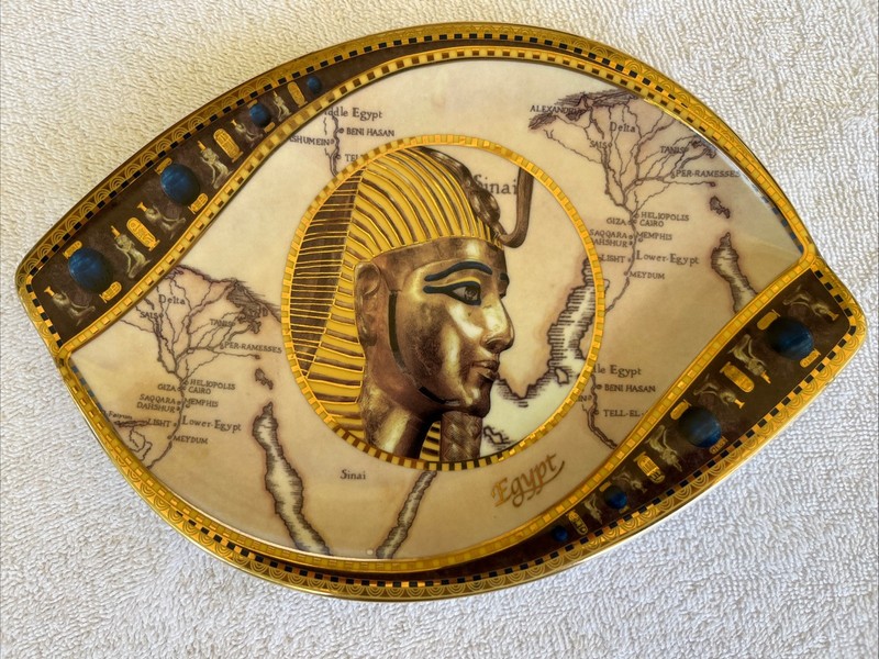 Fathi Mahmoud Egyptian Platter 11 “ x 7 1/2”. Excellent , Beautiful !