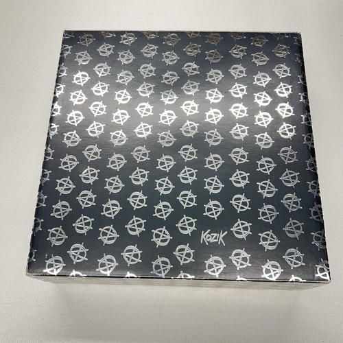Anarchy Symbol Frank Kozik figura in vinile nero 8 pollici giocattolo artistico limitato - Foto 20 di 24