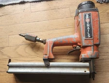 SPOTNAILS PNEUMATIC CORRUGATED FASTENER GUN OLDER MODEL VERY POWERFUL