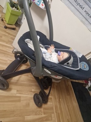 Pebble Babyschale auf einem kompatiblen Kinderwagengestell Reisesystem Abnehmbar