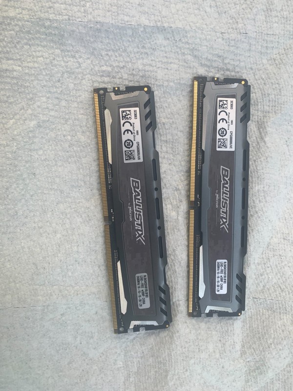 Crucial Micron Ballistix 2x4GB PC4-19200 DDR4-2400MHz RAM BLS4G4D240FSB.8FBD
