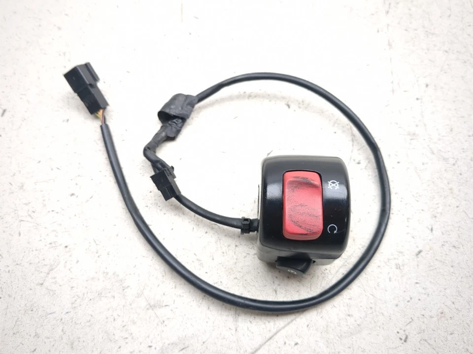 06-24 Interruptor de parada de arranque de control derecho Suzuki VZR1800 M109R Boulevard BOSS Foto 2 de 4