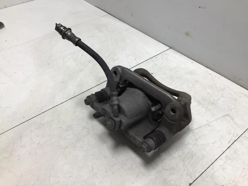 Pinza de freno trasera izquierda Chevrolet Colorado 2019 de fábrica Foto 3 de 4