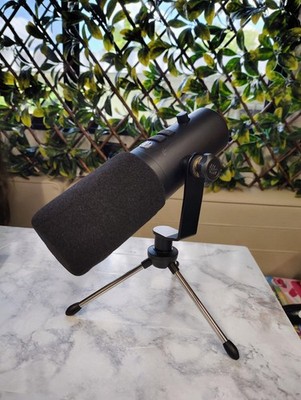 PreSonus Revelator Dynamic USB Microphone USB-C Podcast Streaming Desk top Stand