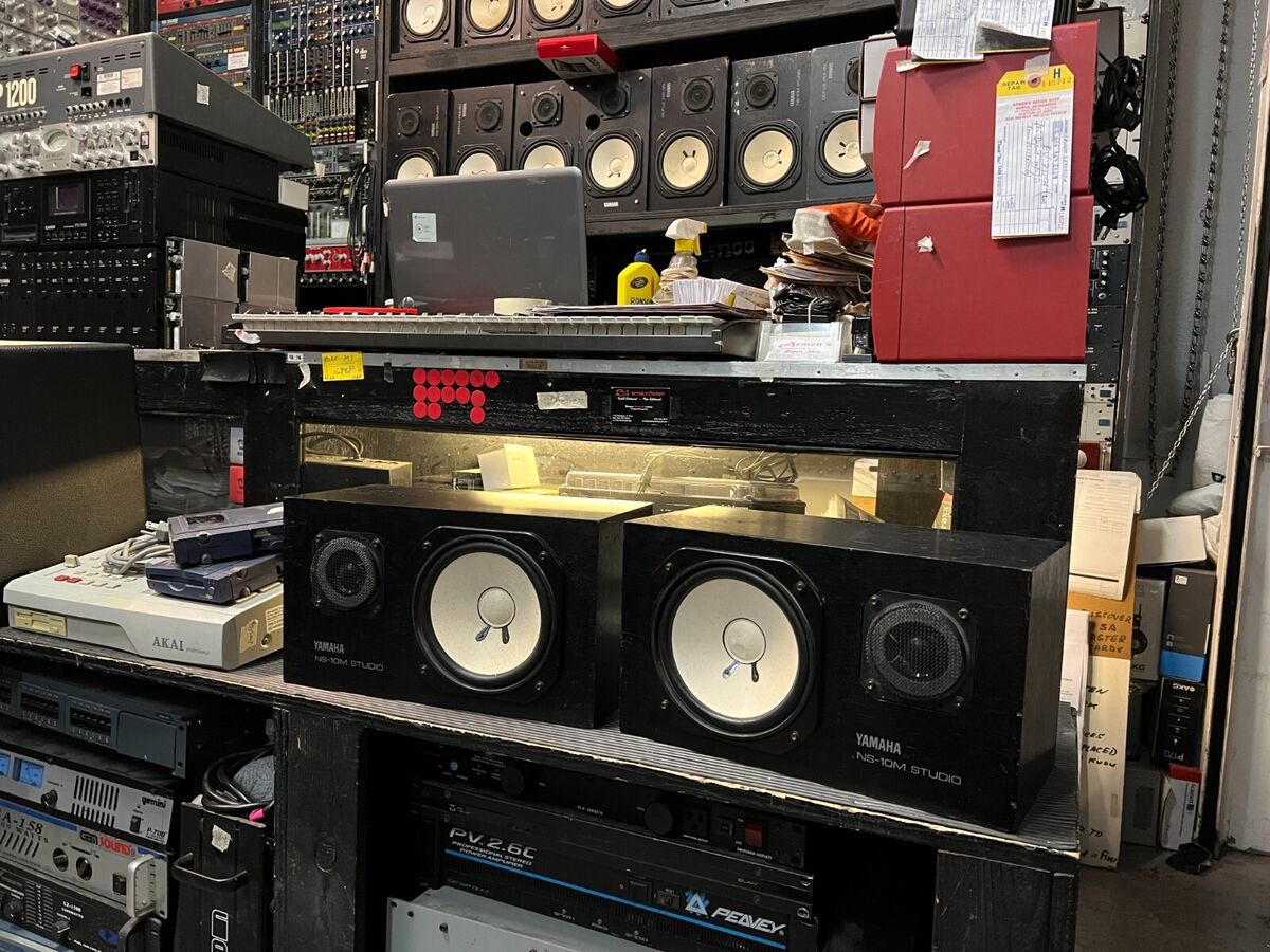 Original Yamaha NS-10M Studio Monitors pairs 120watts NS 10M Original Yamaha NS-10M Studio Monitors pairs 120watts NS 10M