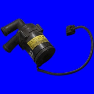 VW Caddy 1.9 TDI DPF 2K/ 2KN Elektronische Zusatzwasserpumpe 9Q06333D