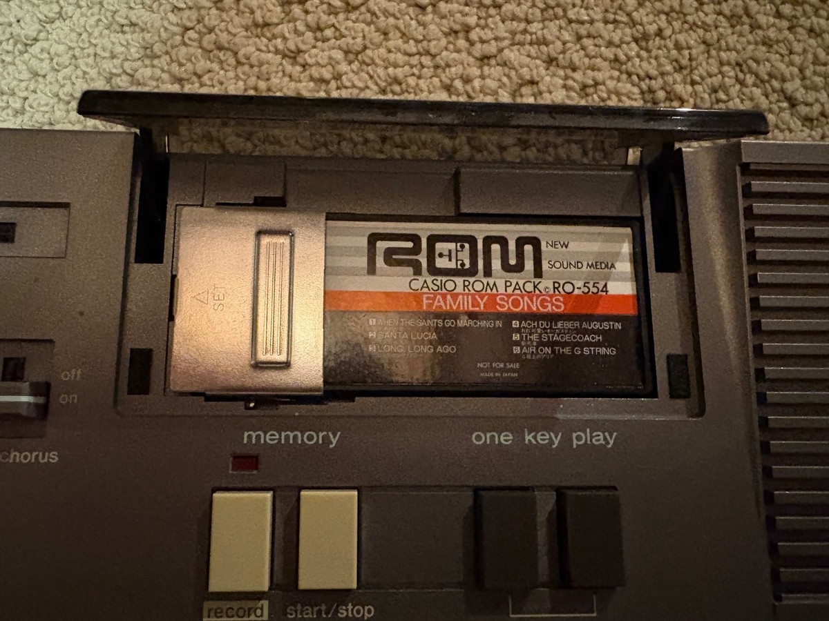Vintage Casio Casiotone MT-820 +Rom Pack/RO-554 Electric Keyboard