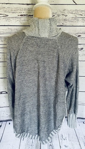 Suéter Maddison Para Mujer Pequeño Peso Pesado Gris Lados Divididos Cuello Alto Tejido Suave - Imagen 6 de 10