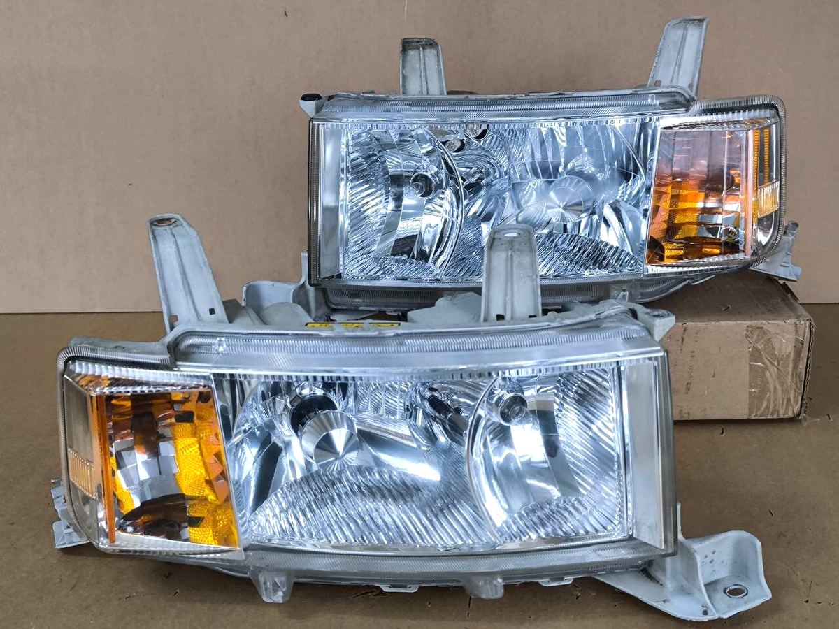 JDM TOYOTA bB NCP30 Scion xB XENON HID Headlights Head Lamps Left