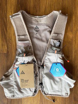 Nike ACG GOAT Pack Vest Trinkrucksack XL mit 2 x HydraPak Flaschen grau