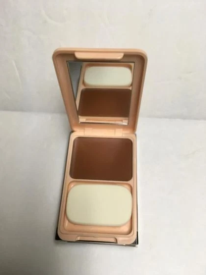 Fashion Fair Oil Free Perfect Finish Cream To Powder SPF12 sunscreen - Bronze - Image 2 of 2