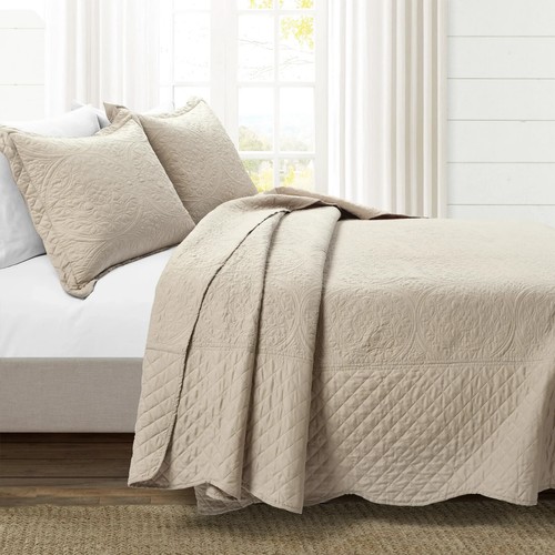 Lush Decor Medallion Scallop Neutral Bedspread Set Sz. King; 3 Piece Set - Picture 2 of 12