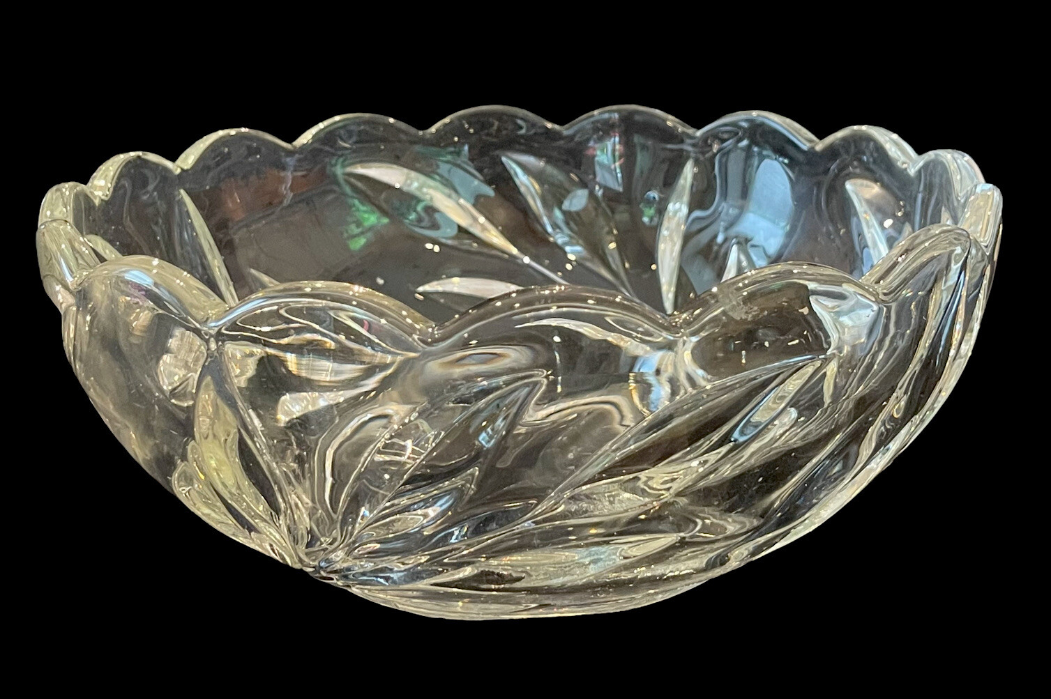 Vintage Clear Glass Laurel Leaf Centerpiece Serving Bowl Scalloped Rim 9.5