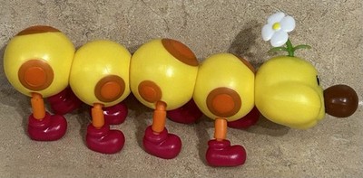 Nintendo Super Mario Bros Wiggler Figure Yellow Caterpillar Flower 12'' Jakks