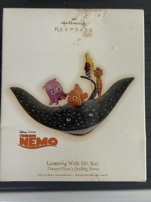 Hallmark Ornament ''Finding Nemo: Learning With Mr. Ray'' 2009 Ornament NEW