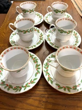 6 - Tienshan Fine Christmas China HOLLY AND RED BERRIES Tea Coffee Cup & Saucers