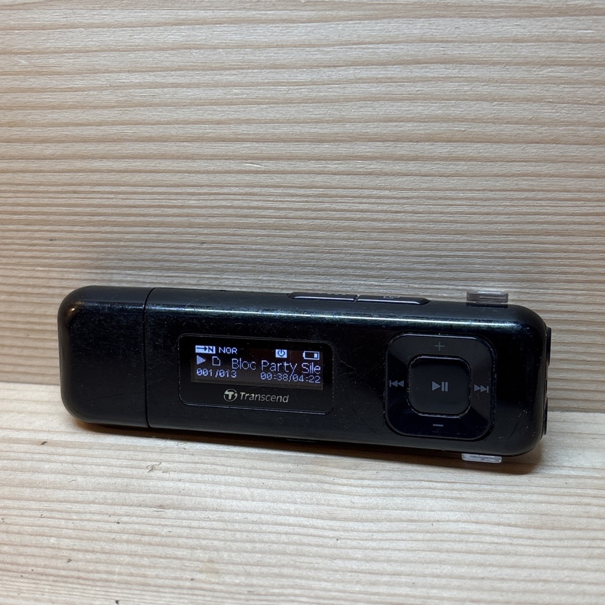 Transcend MP330 8GB USB MP3 Player with FM Radio and Direct Line