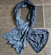 Damenschal  Halstuch blau mit grauen Sternen  205 cm X  67cm