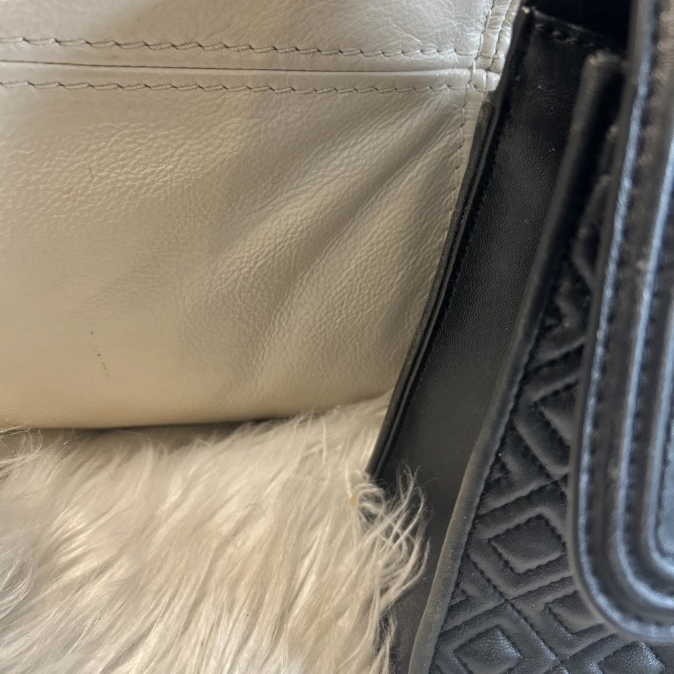 Bolso Tory Burch Fleming Acolchado Convertible Cuero Hombro Negro - Imagen 4 de 4