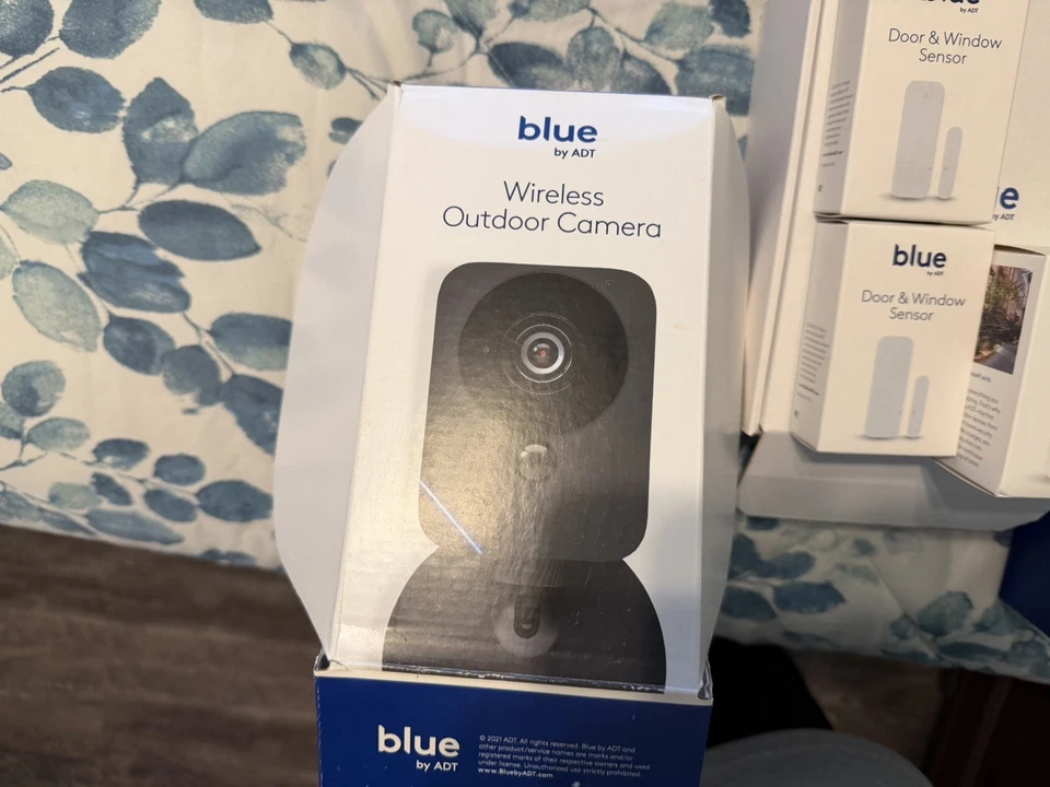 Blue by ADT 8 Piece Home Security System Smart Hub, 5 Door/Window Sensors CAMERA - Image 3 of 4