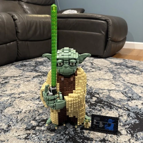 LEGO Star Wars Yoda 75255 with Minifigure and Nameplate Mint Condition Used