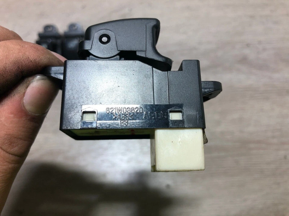 KIA MAGENTIS 2005 4DR ELECTRIC WINDOW CONTROL SWITCH 93578-2D000 X 1 ONLY — 第 4/4 张图片