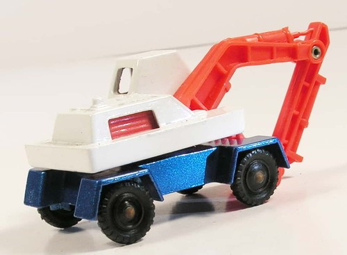 CORGI JUNIORS DIGGER EXCAVATOR JCB CAT VINTAGE GREAT BRITAIN 2CV - Picture 2 of 4