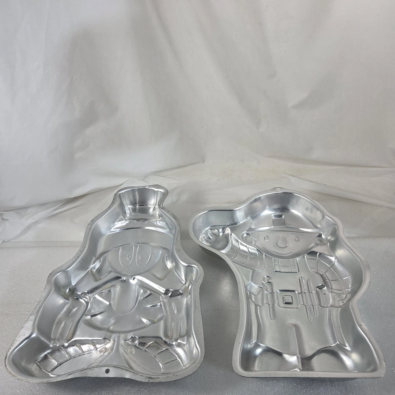 Vintage Wilton Character Cake Pans Marvin Martian Bob the Builder 2PC 2105-3202